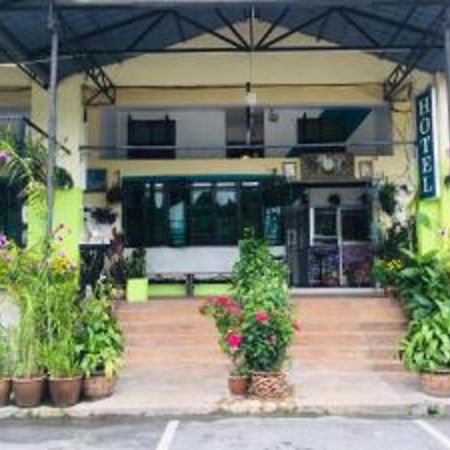 Oyo 90760 Lily Haven Hotel Tanah Rata Ngoại thất bức ảnh